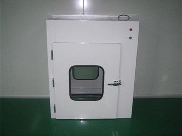 落地式傳遞窗在物料進(jìn)出潔凈區(qū)，必須嚴(yán)格與人流通道分開(kāi)，由生產(chǎn)車間物料專用通道進(jìn)出。